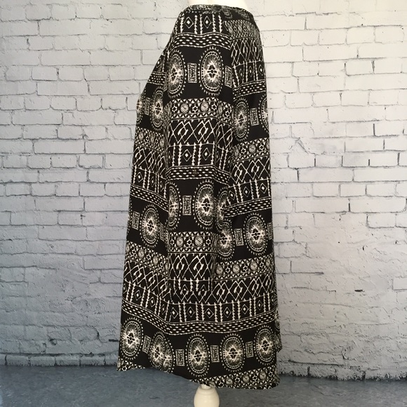 Black and White Pattern Blouse Size XL - Picture 4 of 8